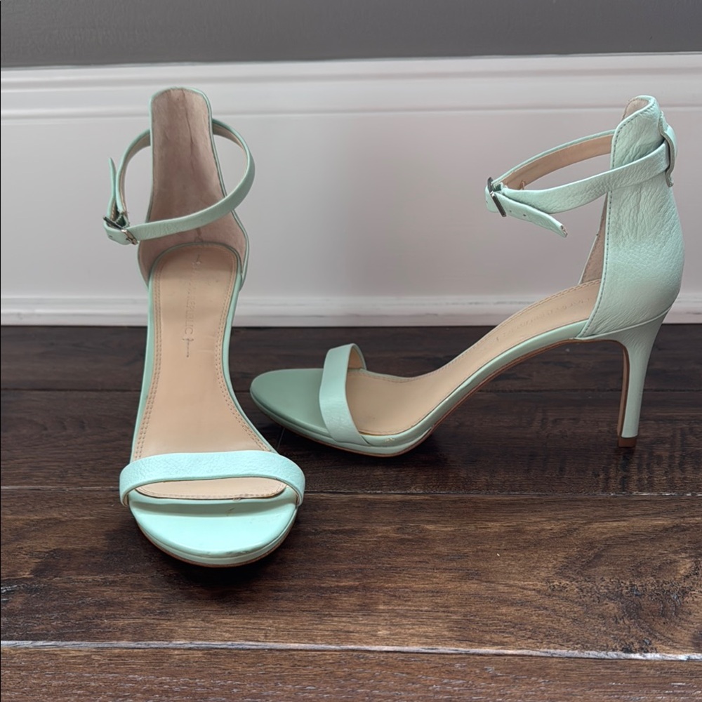 Banana Republic Green Stiletto Heels with Minimalist Design